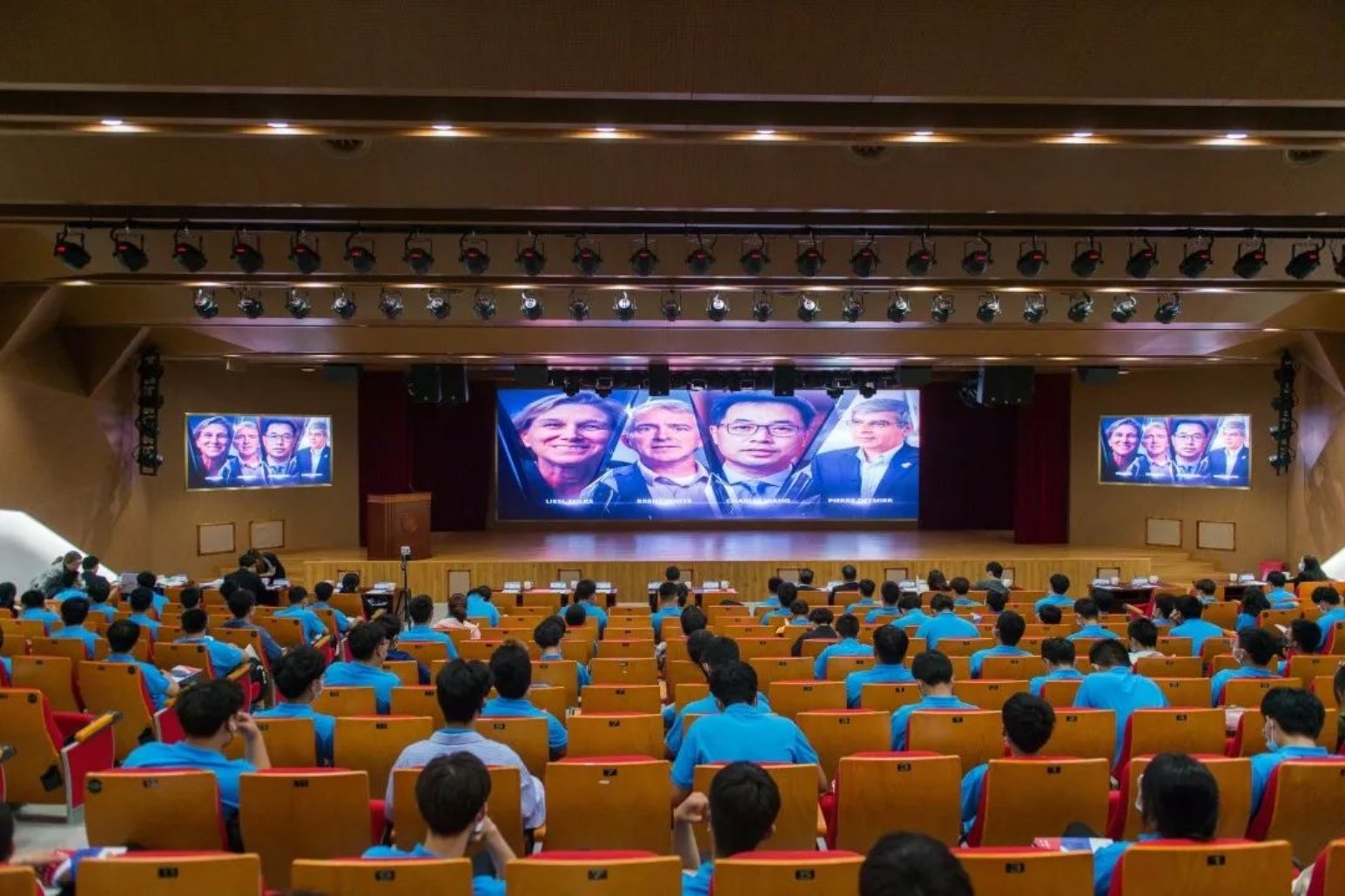 对照阅读亚利桑那大学中国及东亚事务副