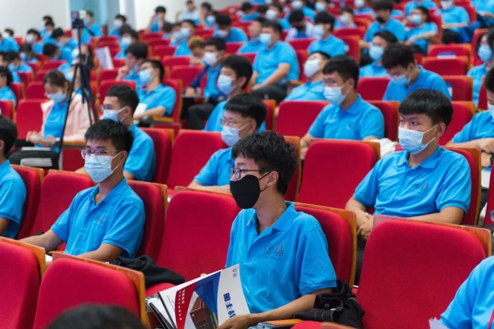 教师代表出席活动