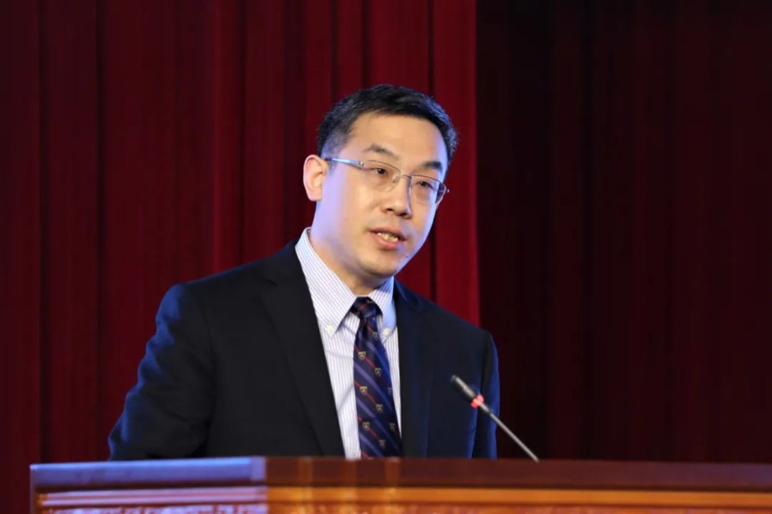 对照阅读亚利桑那大学中国及东亚事务副