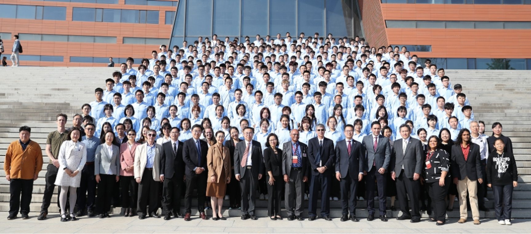 对照阅读亚利桑那大学副校长Pierr