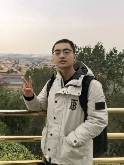 迎来了第一批怀揣梦想的青年学子
