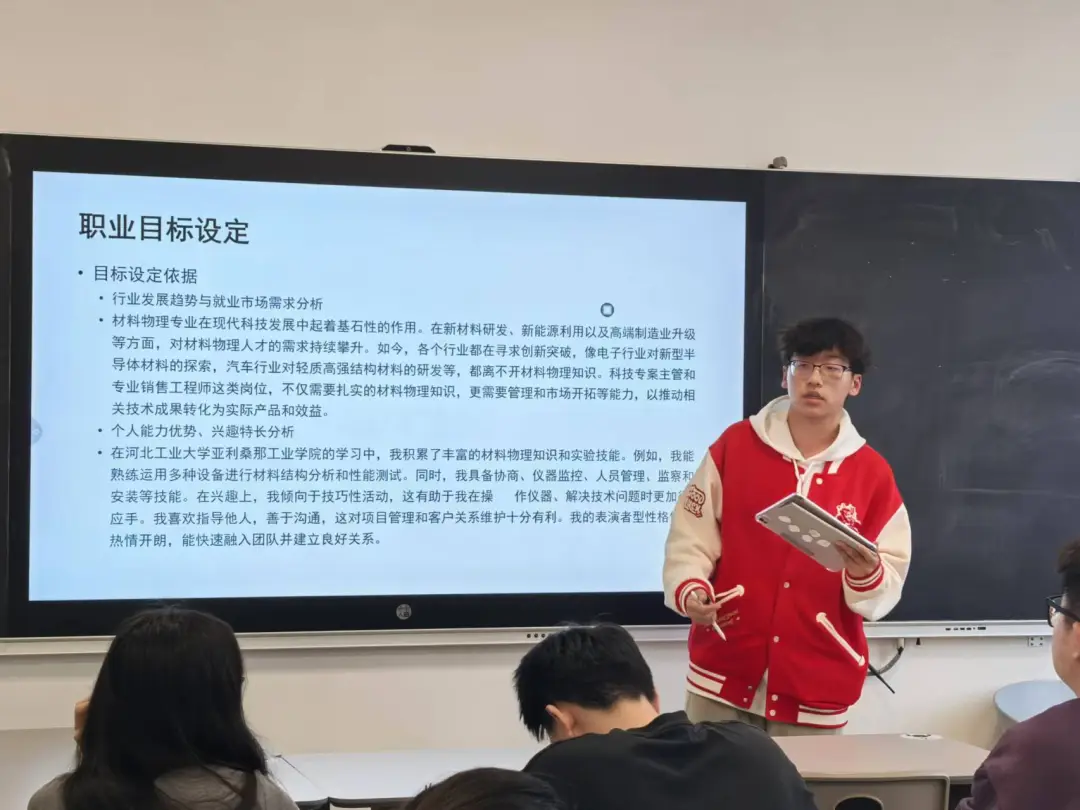 以“筑梦青春志在四方
