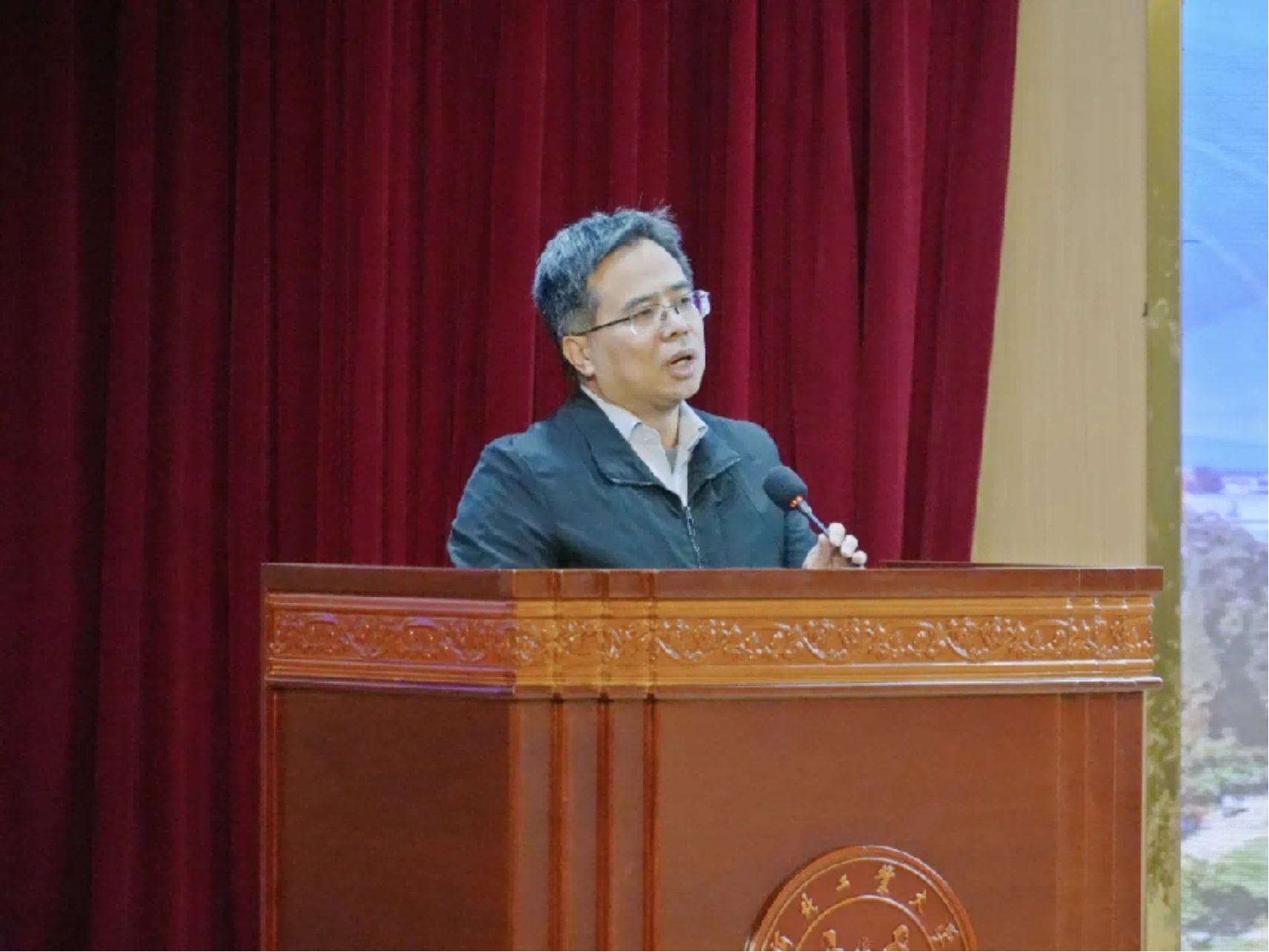 推进毕业设计真题真做真用
