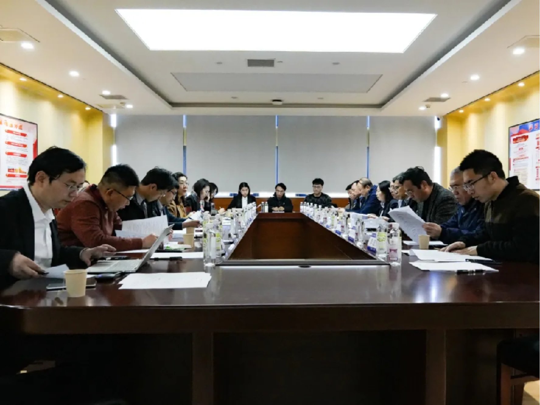 副校长陈鸿雁向与会的企业嘉宾致以热烈