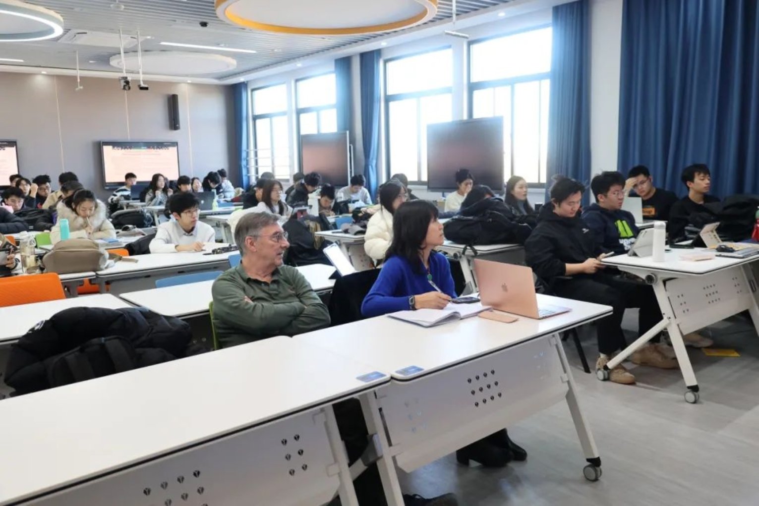 emc全站注册福利将第七学期亚利桑那