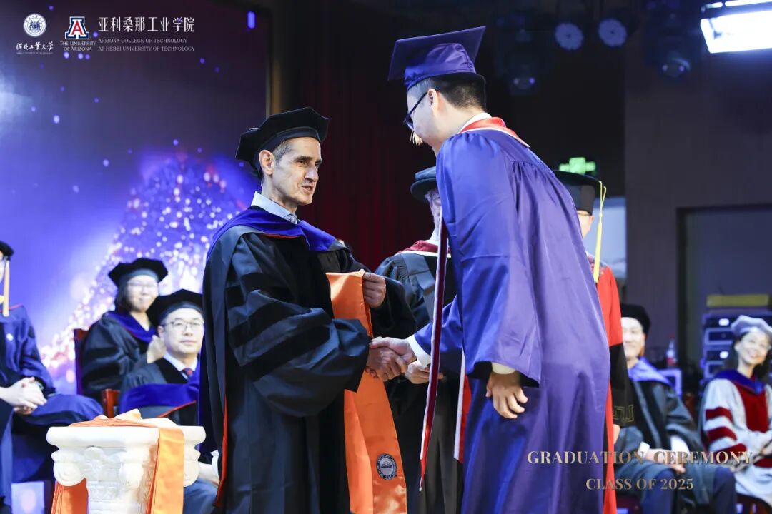 对照阅读他强调
