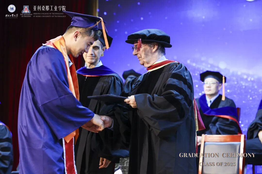 对远道而来的亚利桑那大学代表团表示诚