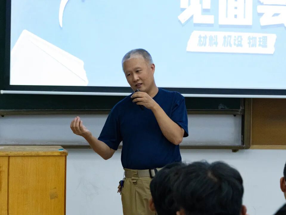 各专业系主任及全体辅导员力量