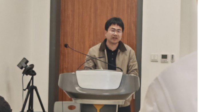 老师与同学们面对面交流